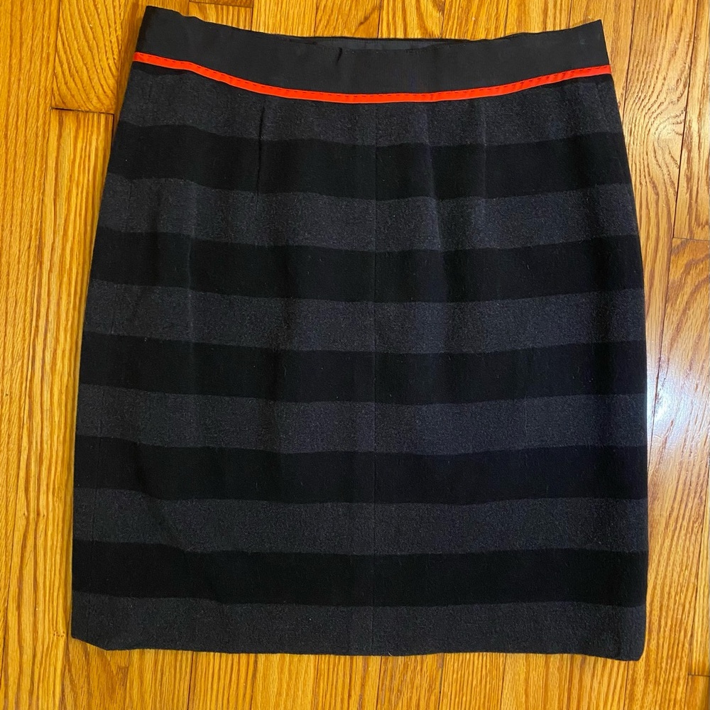 Per Se Black and Gray Wool Striped Skirt with Gold Buttons - Picture 3 of 9